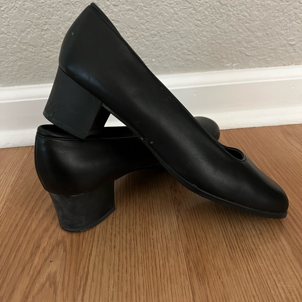 Black leather pumps/heels by Rockport Sz women’s 8.5W
